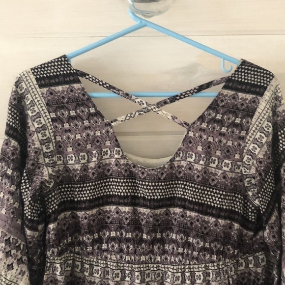 Charlotte Russe Boho Bell Sleeve Top - Picture 6 of 8